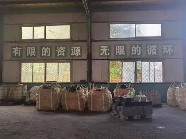 铅价格最新走势图与旧电瓶市场动态分析