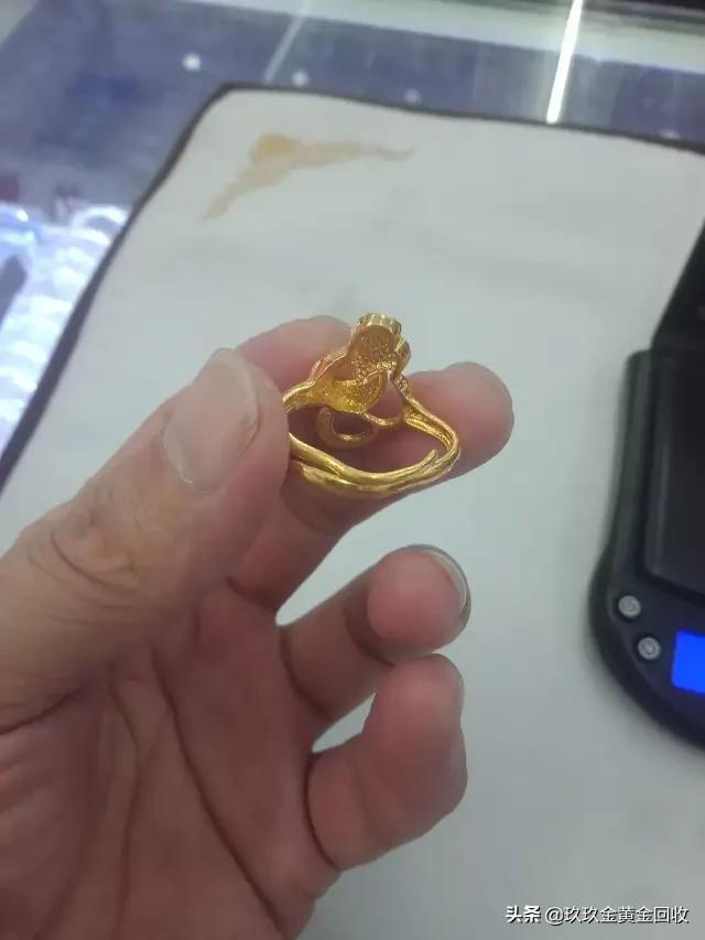 黄金首饰回收价格解析与市场动态分析报告，了解当前金价，把握投资机会！