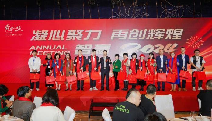 20年磨一剑，今晚见证新澳六我奖的荣耀时刻—揭秘中彩之梦！2024今晚新澳六我奖手机版下载