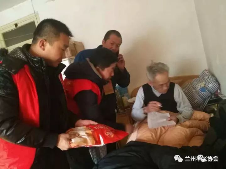 北京军区空巢老人与住家保姆的温暖相伴北京军区空巢老人找住家保姆的电话